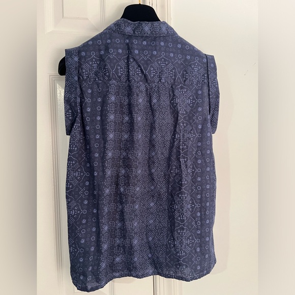 Sessun Simon Sleeveless Collared Button DownTop Size S Navy Blue print EUC - Picture 2 of 9